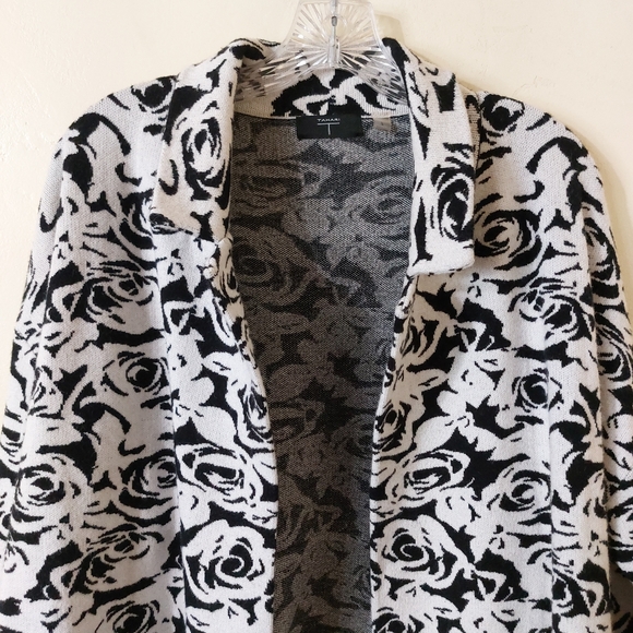Tahari Black & White Rose Design Thick Viscose Knit Open Front Longline Sweater - Picture 2 of 11